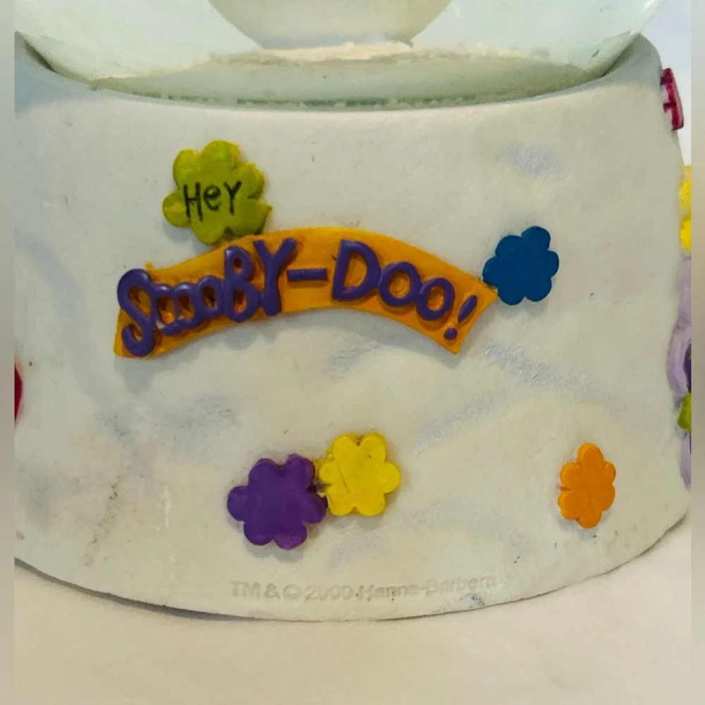 Scooby Do Hannah Barbera Vintage Y2K Themed Snow Globe -‎ Colorful Characters